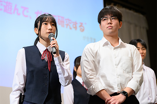 2．史学部　絵本朗読・研究発表