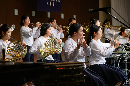 3．吹奏楽部　演奏